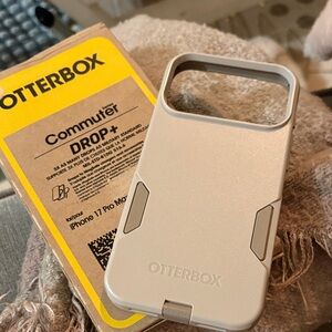 OtterBox Commuter Case for iPhone 17 Pro Max - Cream